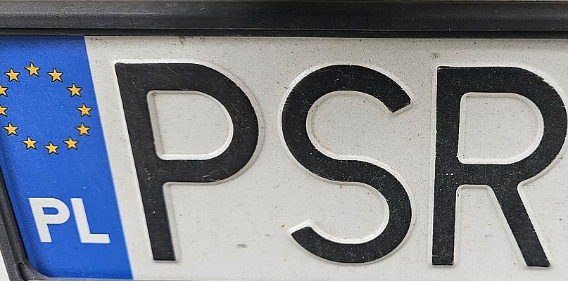 Z kradzionymi tablicami jeździł na stacje paliw