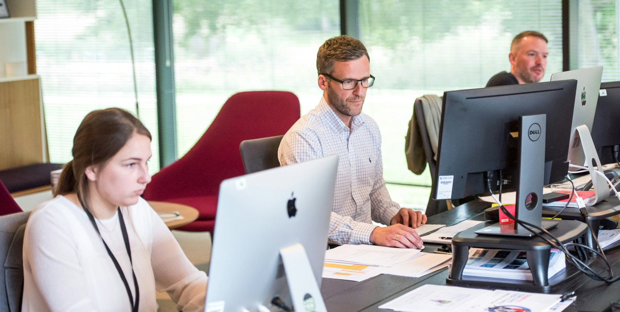 Jakie korzyści daje outsourcing kadr i płac?