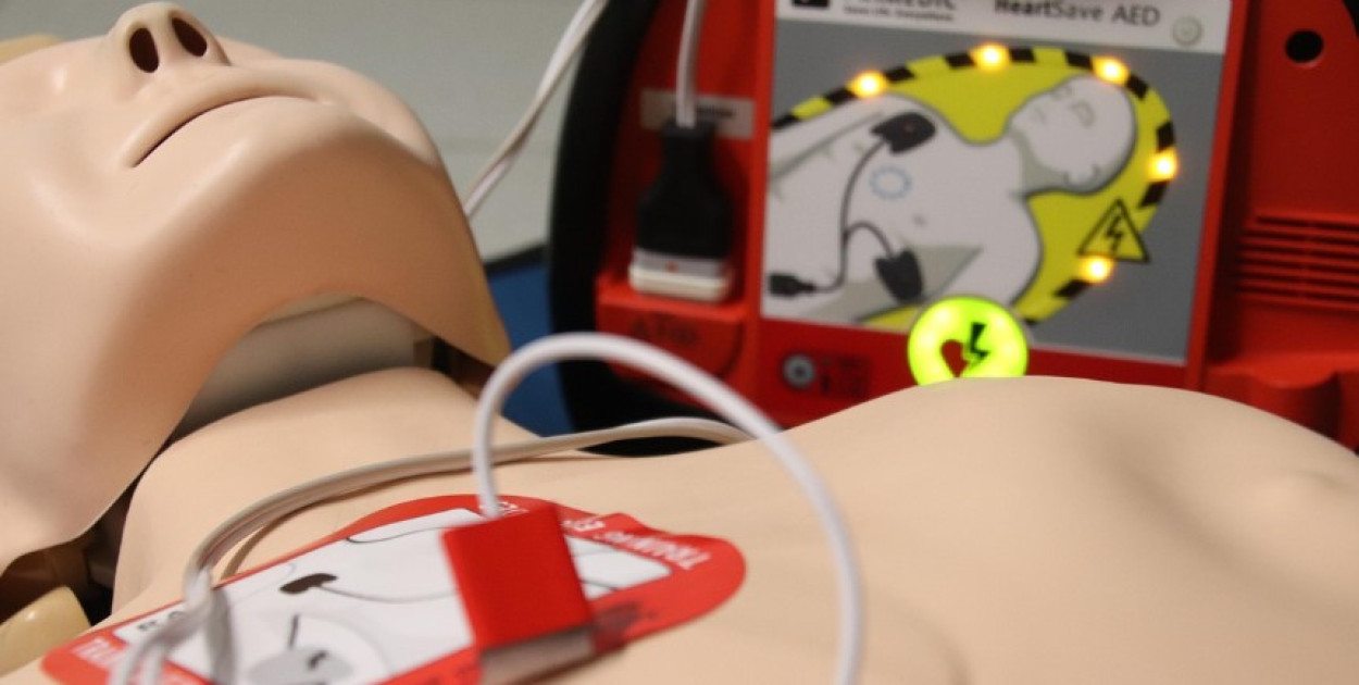 Szkoła chce zamontować AED