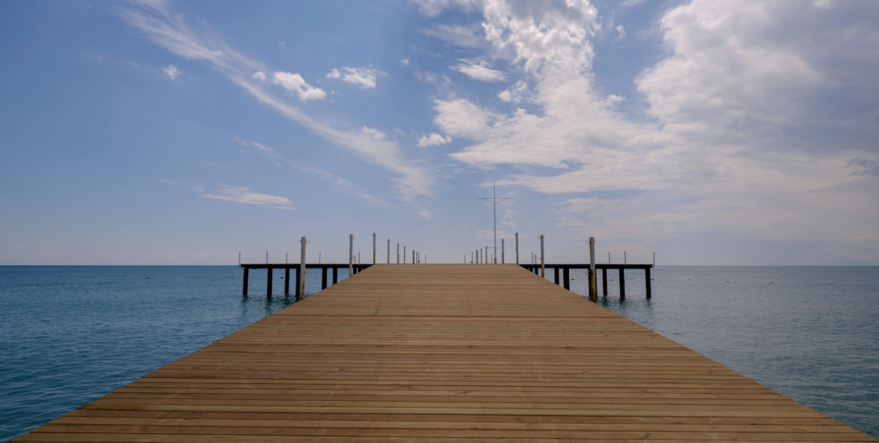 Jak wybrać pomost pływający do mariny lub przystani – kluczowe parametry