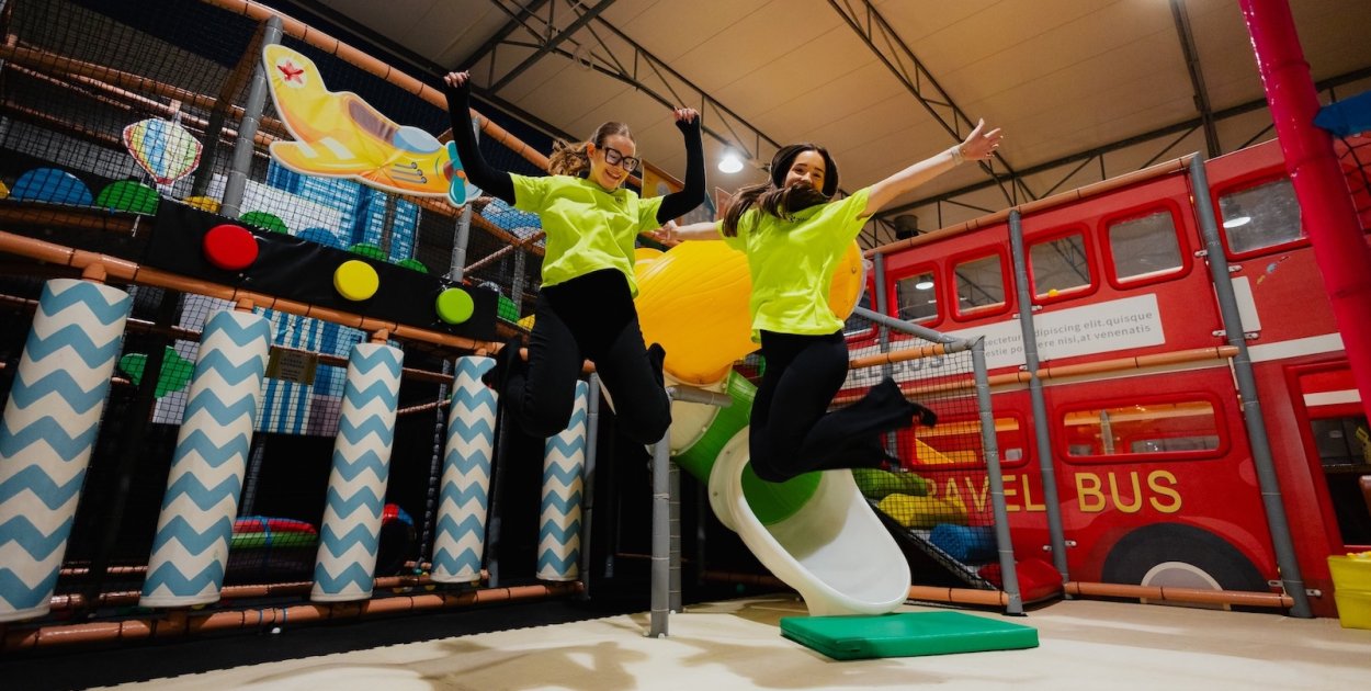 JUMP Park Trampolin: Małpi Gaj czy Wielki Czerwony Autobus?