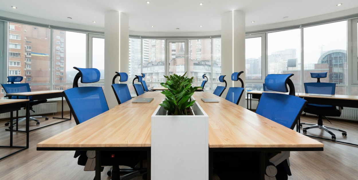 Wynajem biura w Warszawie – na co zwrócić uwagę przed podpisaniem umowy?