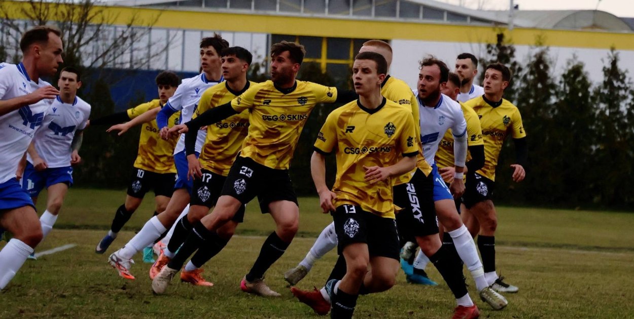 Derby powiatu dla Pompa Team. Emocje, zwroty akcji i trzy gole