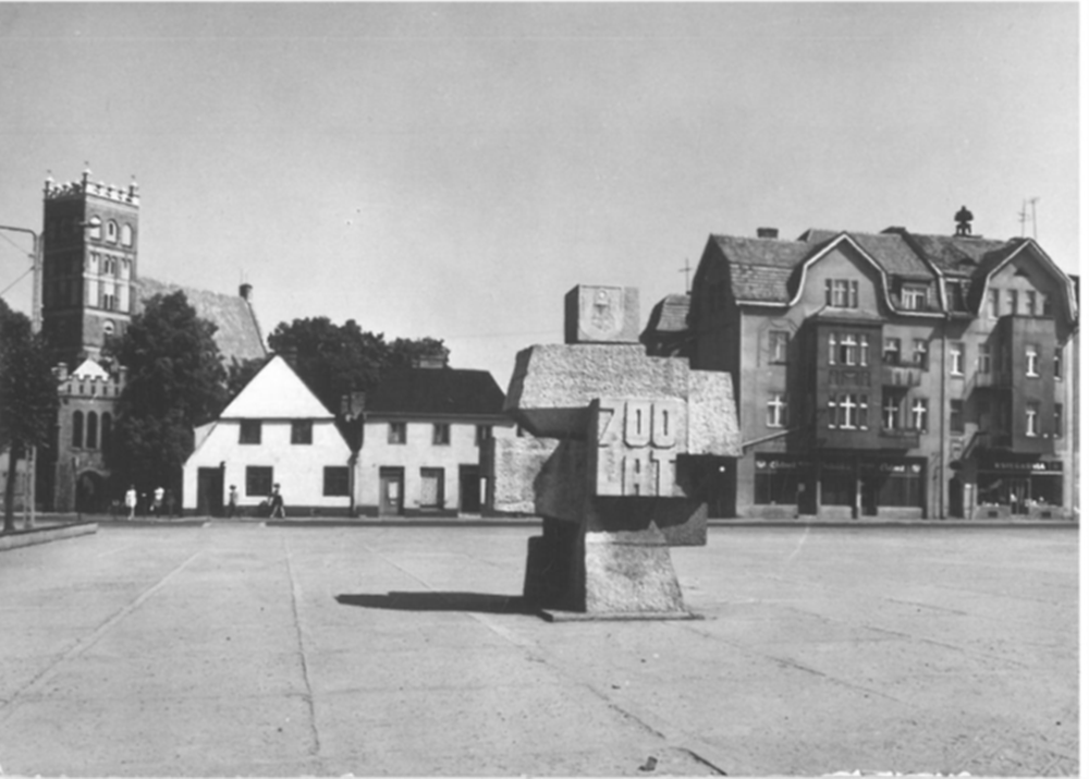 Plac Miłostana (Stary Rynek) z pomnikiem 700-lecia Środy - lata 60