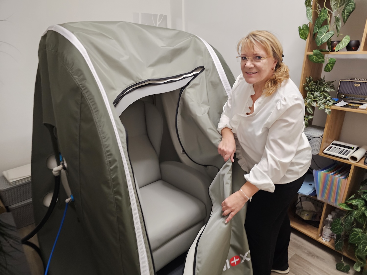 To zabieg, który nie jest zarezerwowany wyłącznie dla osób chorych – skorzystać może każdy, kto chce poczuć przypływ energii, zrelaksować się i sprawdzić, jak jego organizm reaguje na taką formę regeneracji. Zapraszamy do Środy, ul. Czerwonego Krzyża 2 (parter w ośrodku zdrowia). Rezerwacja: 887 228 378. To zabieg, który nie jest zarezerwowany wyłącznie dla osób chorych – skorzystać może każdy, kto chce poczuć przypływ energii, zrelaksować się i sprawdzić, jak jego organizm reaguje na taką formę regeneracji. Zapraszamy do Środy, ul. Czerwonego Krzyża 2 (parter w ośrodku zdrowia). Rezerwacja: 887 228 378.