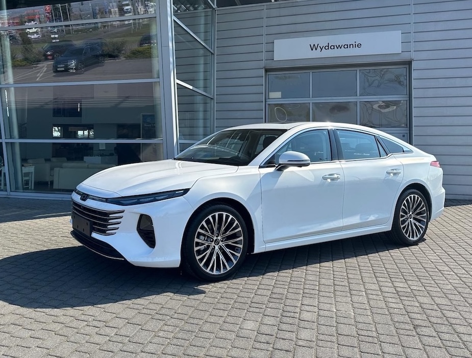 Bestune B70 – elegancki liftback