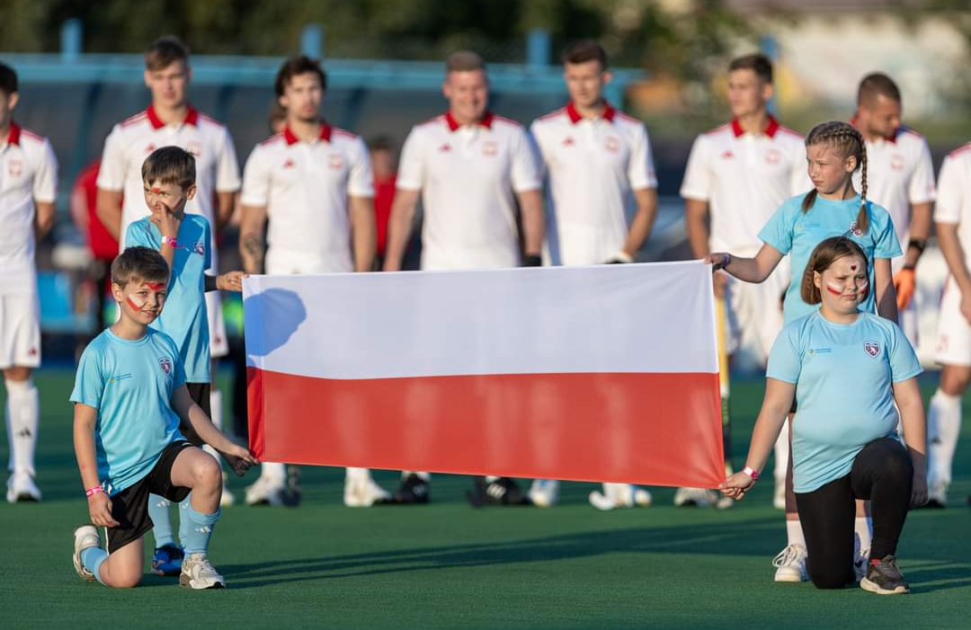 Dzieci uczestniczyły w ceremonii Fot. MKS Środa Wielkopolska
