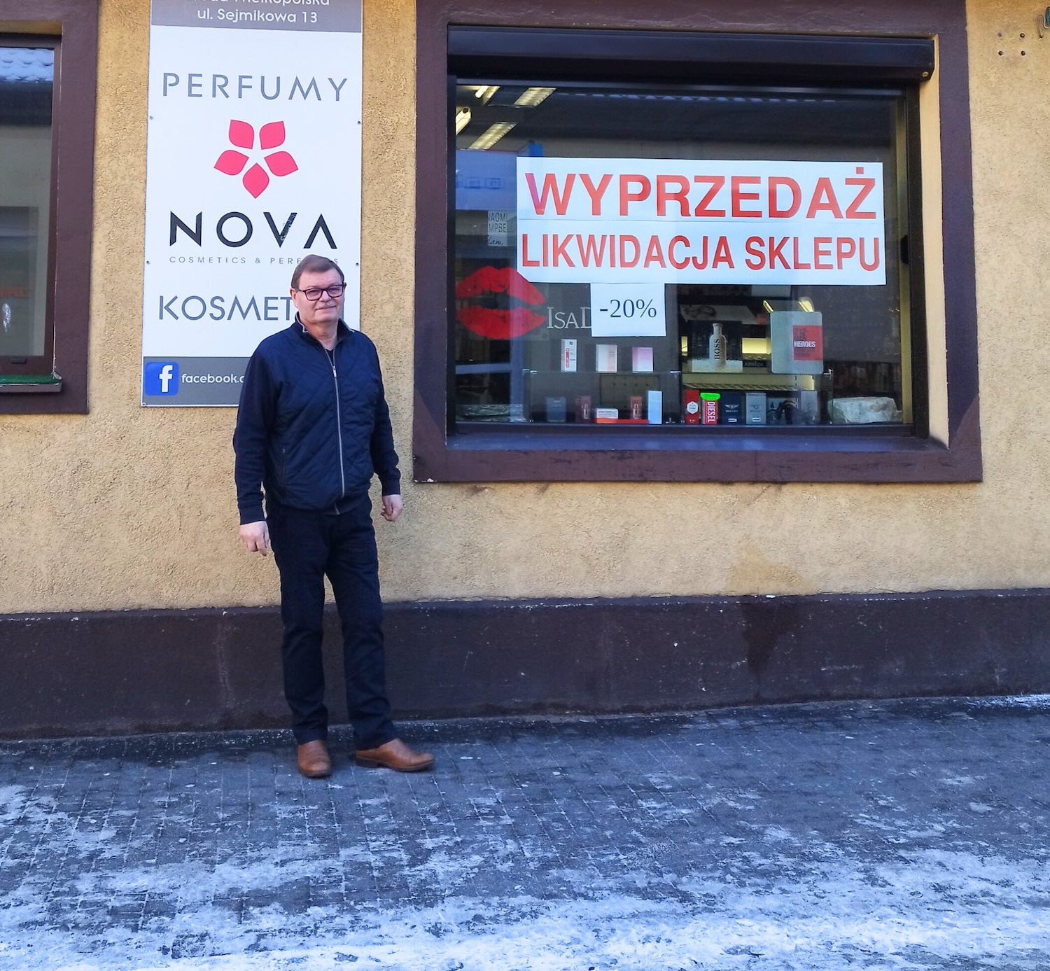 Współwłaściciel sklepu NOVA, Jerzy Mikuliński (Środa Wielkopolska, ulica Sejmikowa)