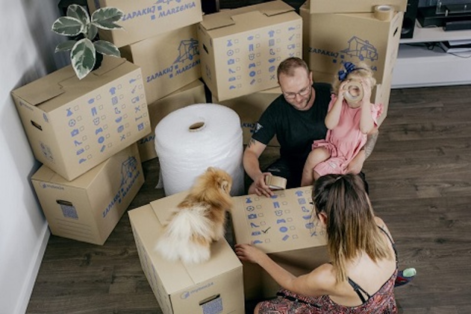 Mamy coś, czego nie da się podrobić - piękne, mocne i praktyczne kartony „ZAPAKUJ MARZENIA” Mamy coś, czego nie da się podrobić - piękne, mocne i praktyczne kartony „ZAPAKUJ MARZENIA”
